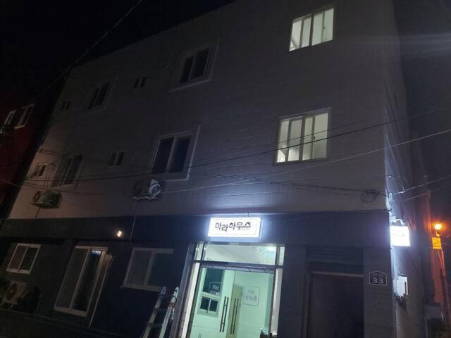 Ara Guesthouse ปูซาน ภายนอก รูปภาพ
